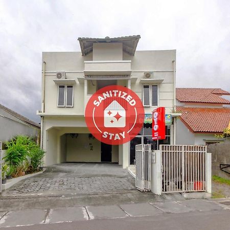Oyo 3083 D Kost 3 Syariah Hotel Yogyakarta Exterior photo