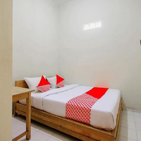 Oyo 3083 D Kost 3 Syariah Hotel Yogyakarta Exterior photo