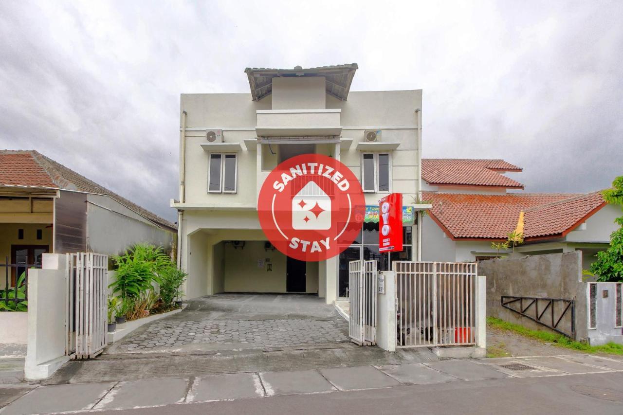 Oyo 3083 D Kost 3 Syariah Hotel Yogyakarta Exterior photo