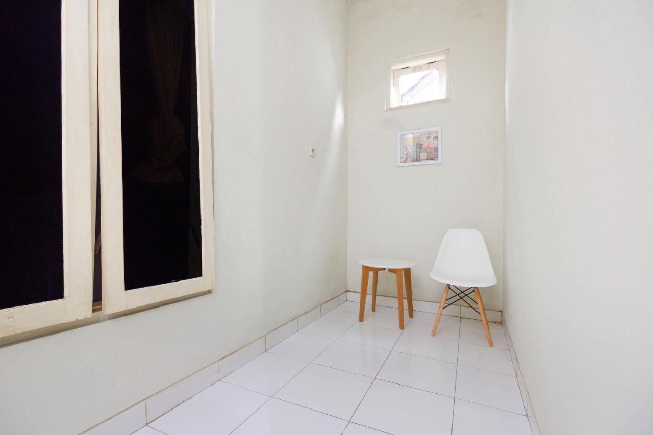 Oyo 3083 D Kost 3 Syariah Hotel Yogyakarta Exterior photo