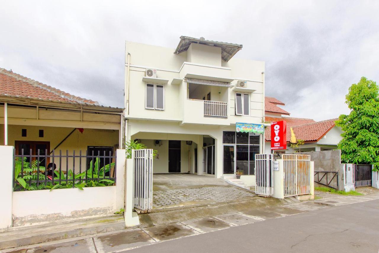 Oyo 3083 D Kost 3 Syariah Hotel Yogyakarta Exterior photo