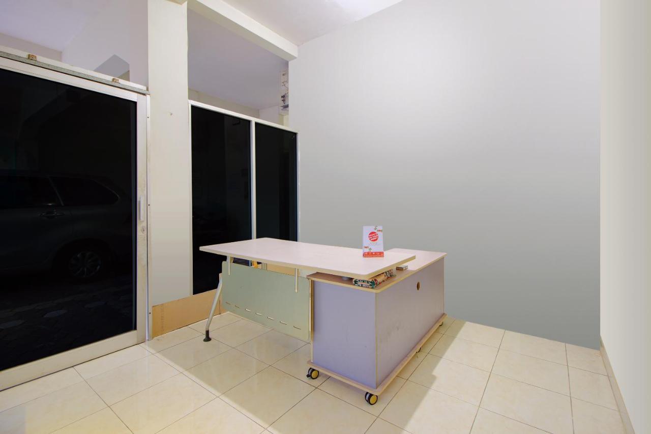 Oyo 3083 D Kost 3 Syariah Hotel Yogyakarta Exterior photo