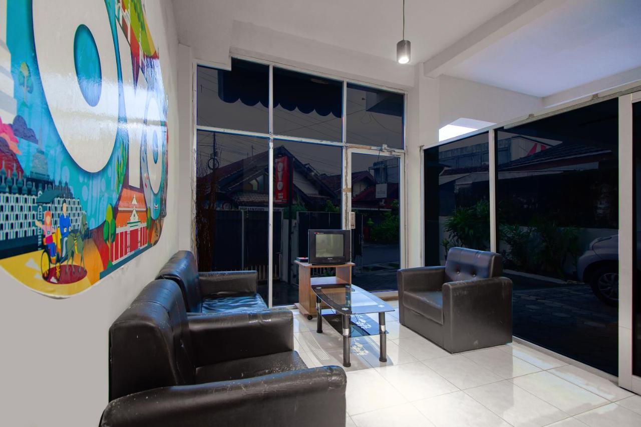 Oyo 3083 D Kost 3 Syariah Hotel Yogyakarta Exterior photo